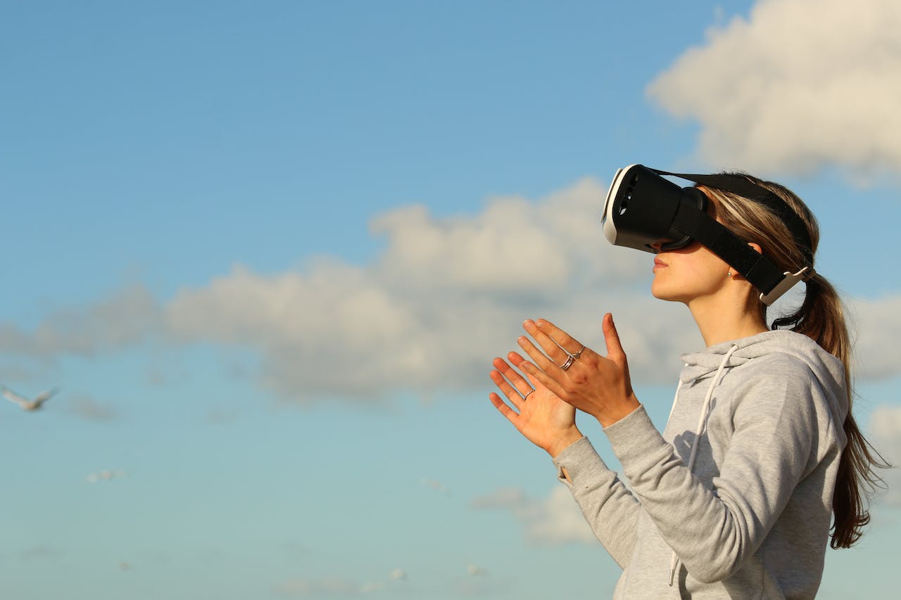 Best Virtual Reality Stocks To Buy Now - Investing In The Immersive Future